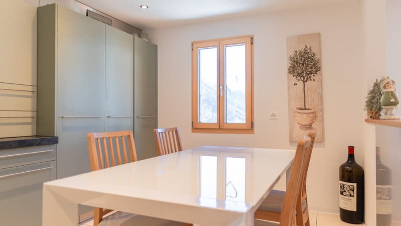 Lots of living space, sun, and views in Blitzingen (5)