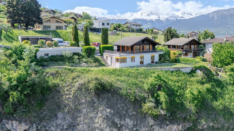 Aussenbereich | Ansicht Chalet und Garten