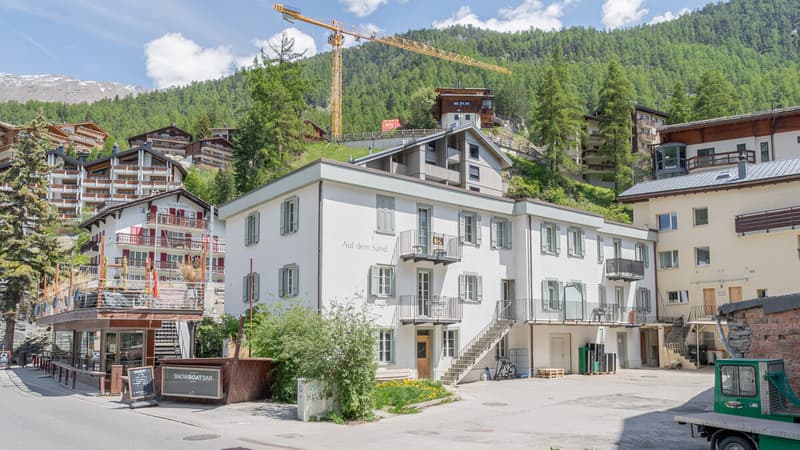 Appartamento di 3,5 locali completamente ristrutturato, situato nel centro di Zermatt (2)