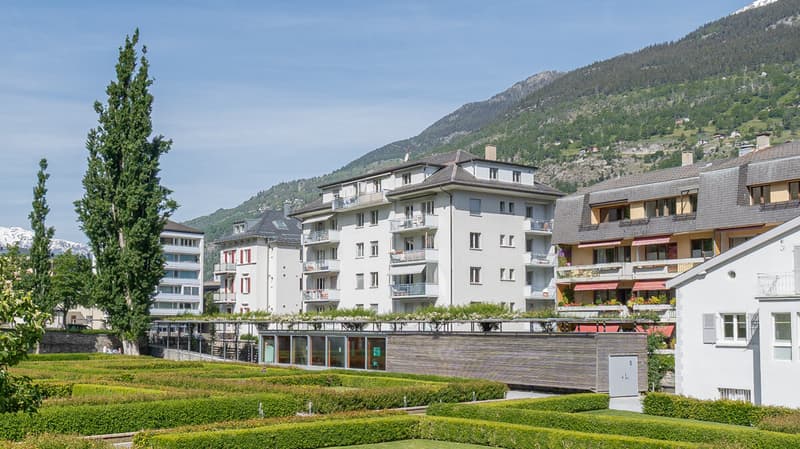 Appartement de 4,5 pièces avec vue panoramique sur le Schlossgarten de Brig (1)