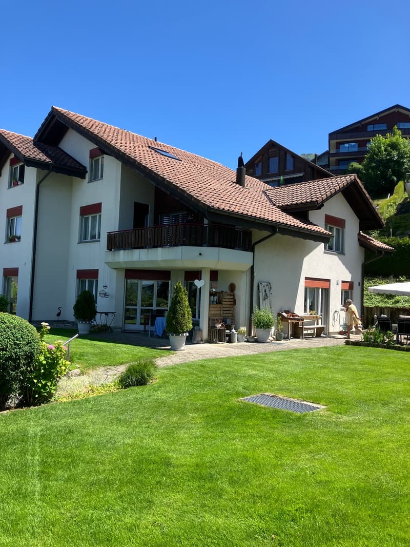 Spacious 6.5-room semi-detached house in an idyllic location in Emmetten (1)