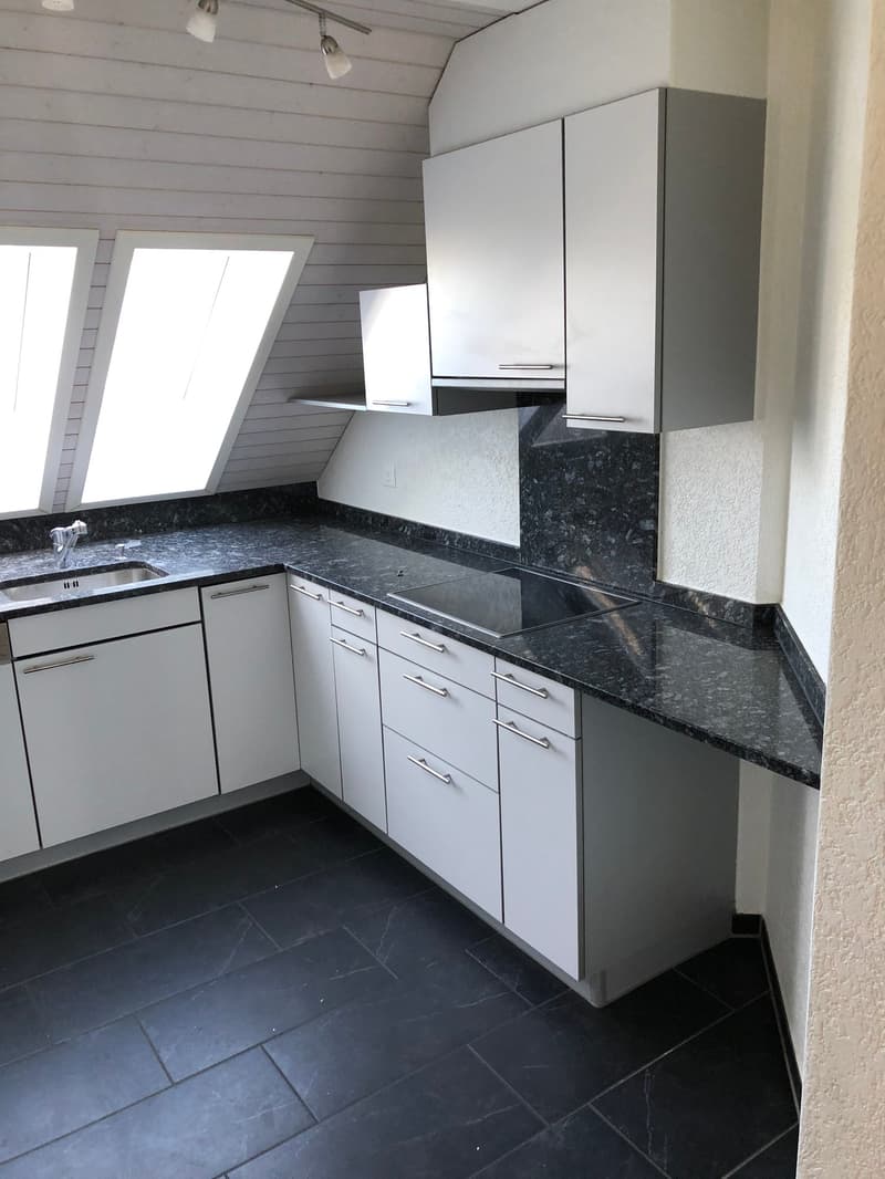 Charmante 5.5-Zimmer-Maisonette-Wohnung in Auw – Sofort verfügbar! (2)