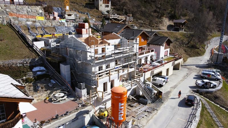 For sale, 4.5 rooms on the ground floor of a new building in Staldenried (1)