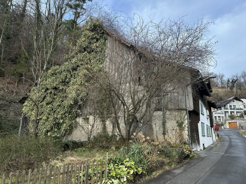 787 m2 de terrain à bâtir dans la zone du centre du village Sevelen avec ancienne maison d'habitation et grange (4)