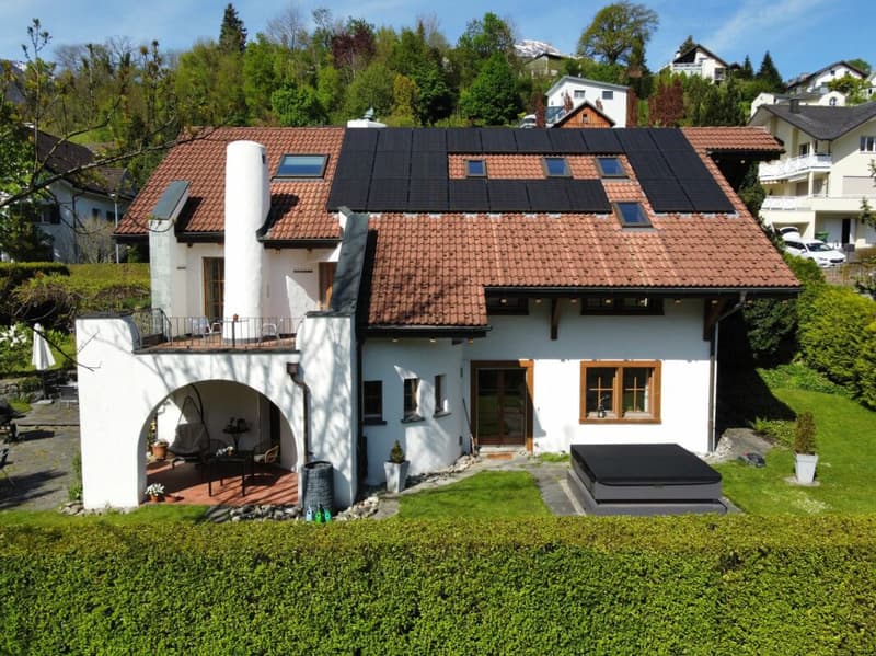 8 ½-room single-family house with 1 ½-room apartment in an idyllic residential location with a wonderful panoramic view (2)