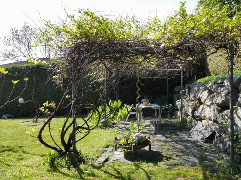 8 ½-room single-family house with 1 ½-room apartment in an idyllic residential location with a wonderful panoramic view (14)