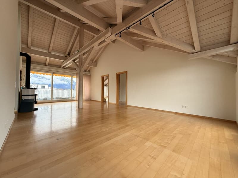 Appartement spacieux 3,5 pièces sous les toits au centre de Buchs-Räfis (2)