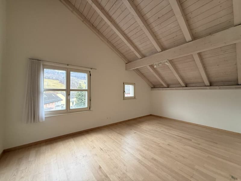 Appartement spacieux 3,5 pièces sous les toits au centre de Buchs-Räfis (5)