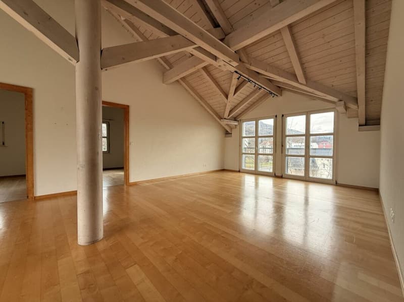 Appartement spacieux 3,5 pièces sous les toits au centre de Buchs-Räfis (3)