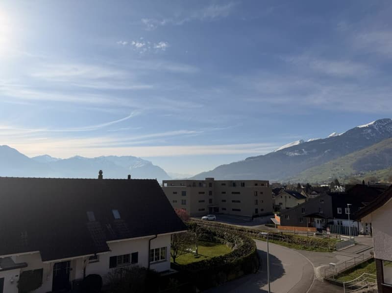 charmante 2 ½ - Zimmerwohnung an attraktiver und sonniger Wohnlage (8)