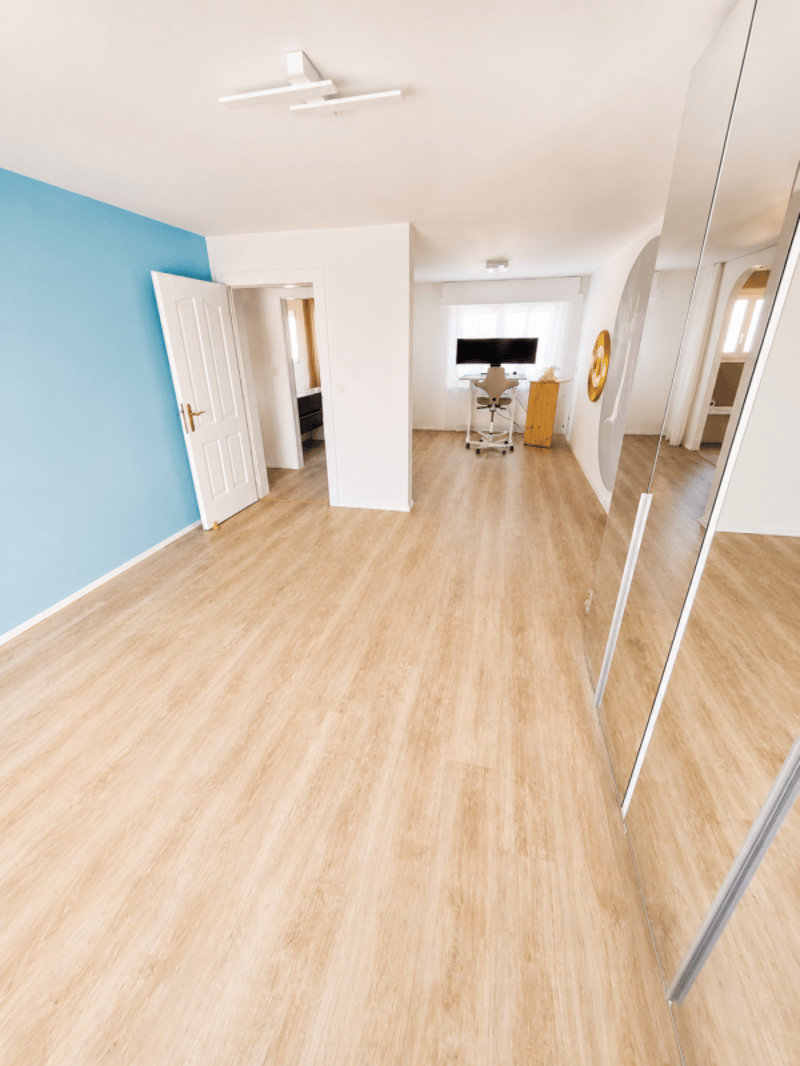 Zimmer mit möglicher Aufteilung in zwei Räume