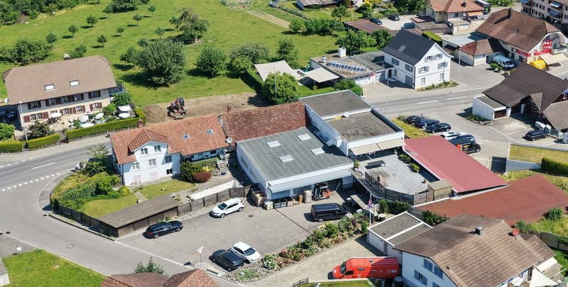 Refined workshop, office, and storage spaces – approx. 1,000 m² (5)