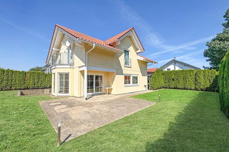 Detached single-family house with style and privacy (1)
