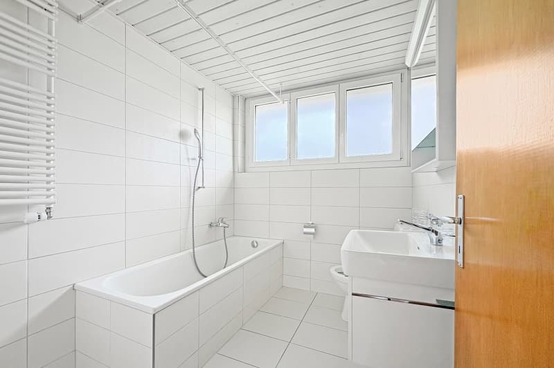 Two-family house with pool and dreamy garden on the Worble (9)