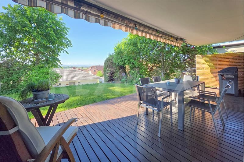 Retreat with a far-reaching view - Living in a privileged location in Attiswil (2)