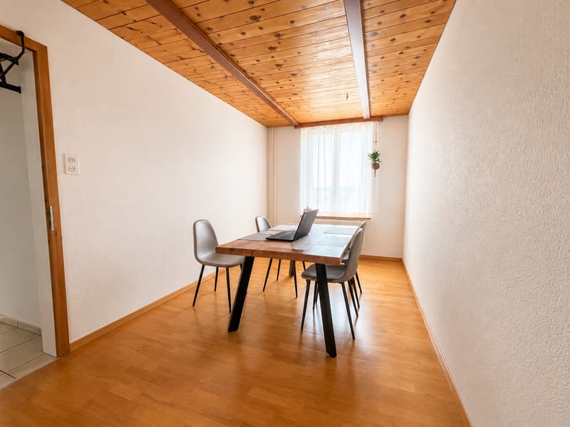 Appartamento soleggiato di 3 locali con balcone a Ittigen (1)