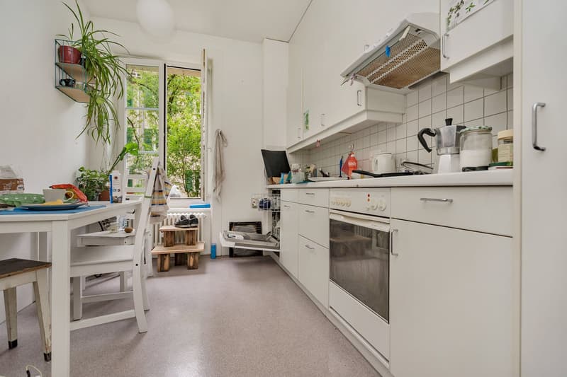 Sonnige 2.5-Zimmer-Wohnung mit Balkon im beliebten Weissenbühl-Quartier (2)