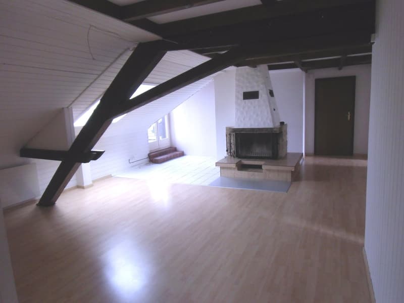 Charmante 5-Zimmer-Dachwohnung in Winden TG – Rustikal und gemütlich (1)