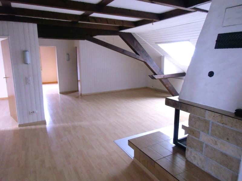 Charmante 5-Zimmer-Dachwohnung in Winden TG – Rustikal und gemütlich (2)