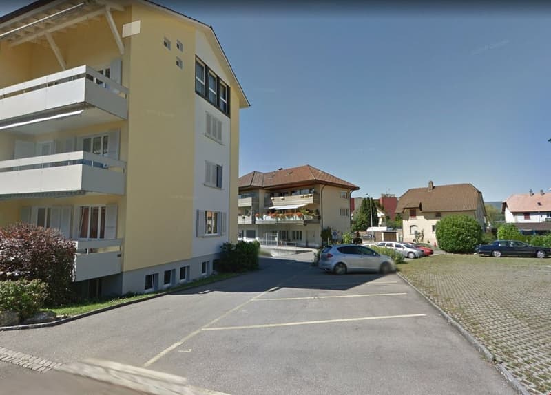 Aussenparkplatz zu vermieten (1)