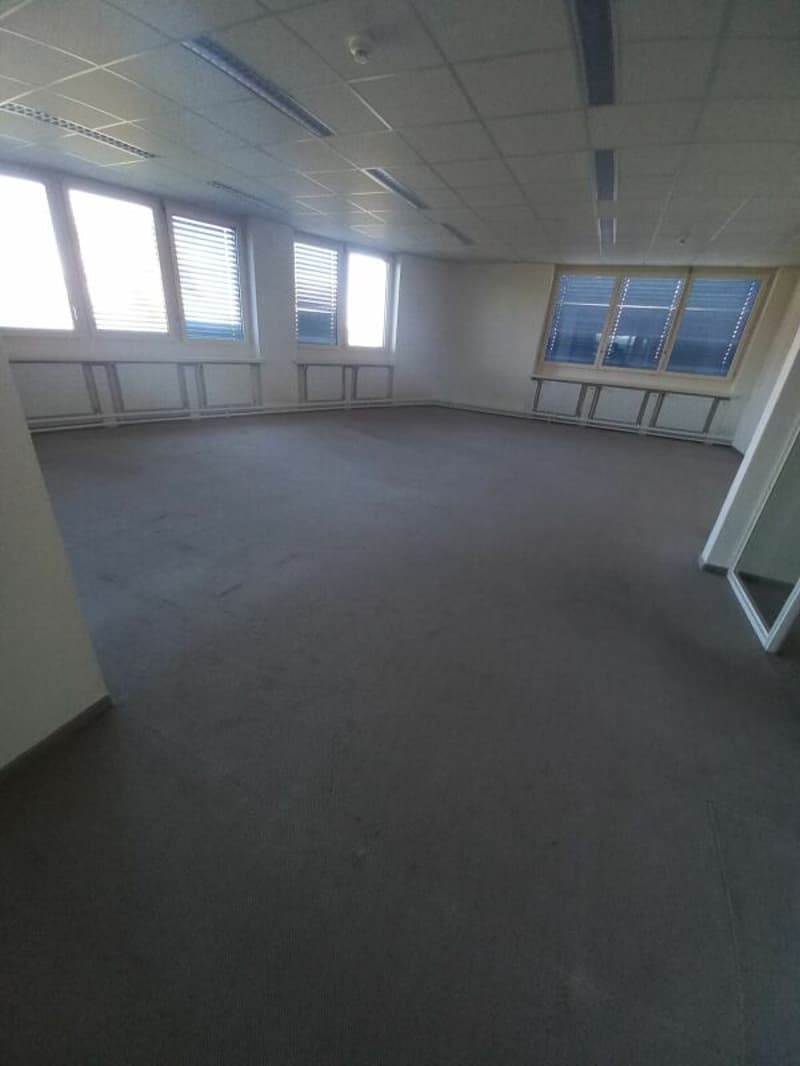 Spacious office space with a great view 773 m2 (7)