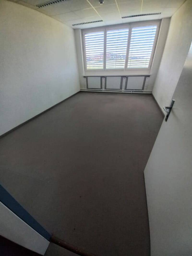 Spacious office space with a great view 773 m2 (4)