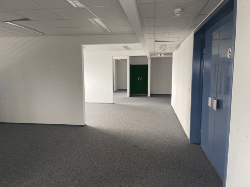 Attractive office space with a magnificent Alpine view 665 m2 (8)