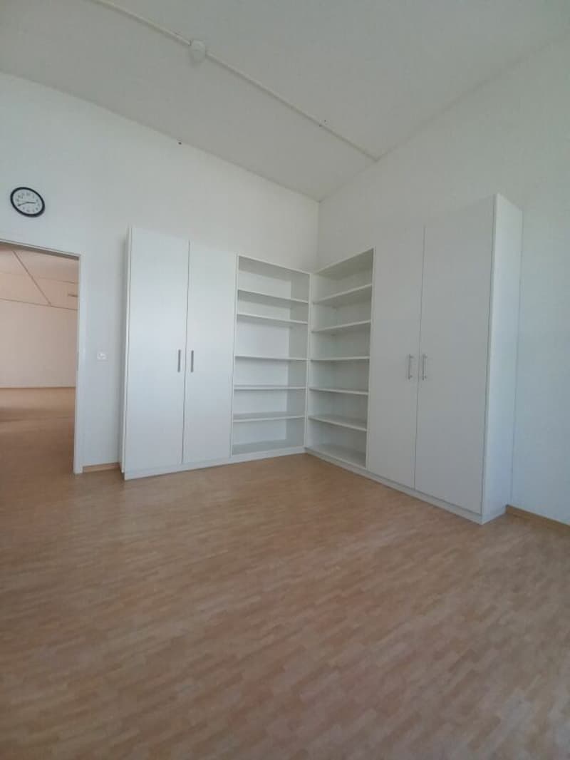 Gewerbe-/ Büroräumlichkeiten auf 2 Etagen (11)