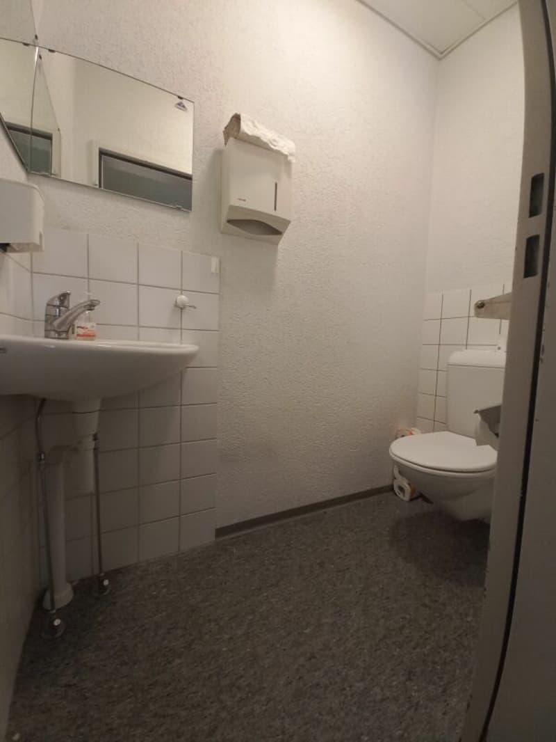 Gewerbe-/ Büroräumlichkeiten auf 2 Etagen (14)