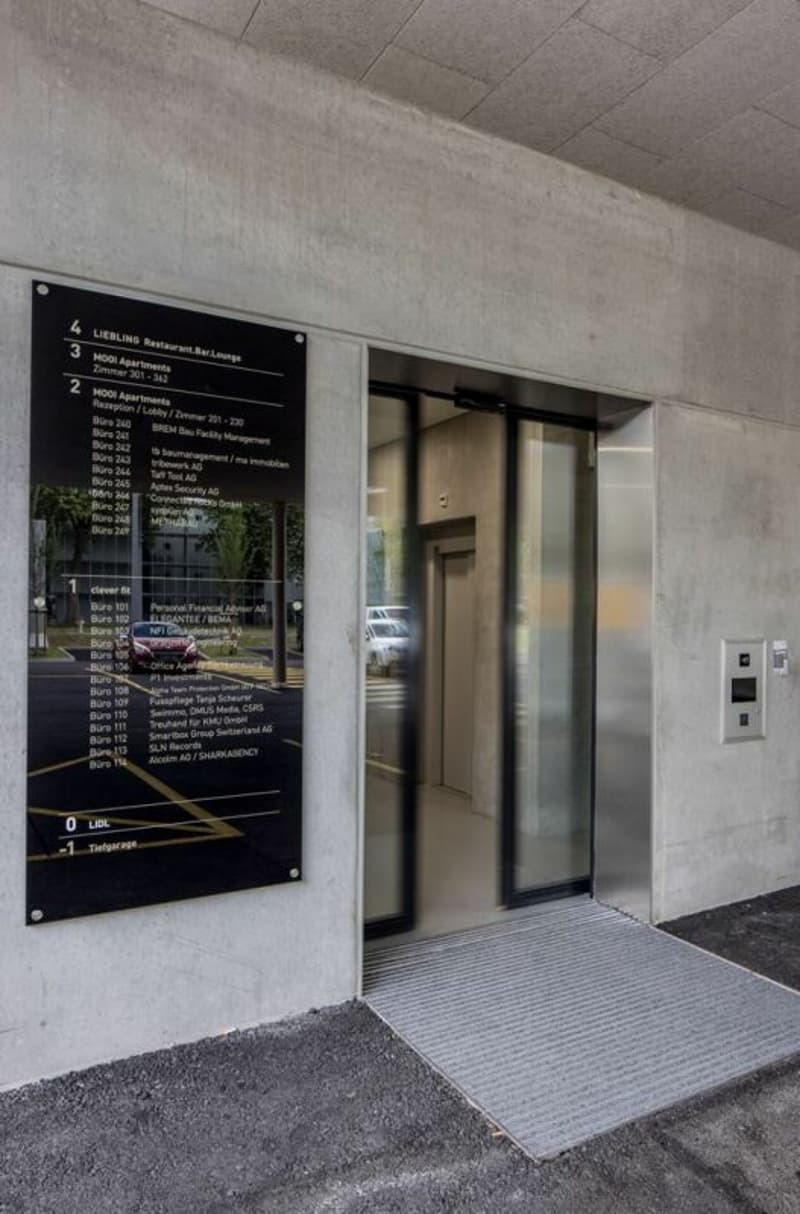 Büro mit 45m2 in Gewerbegebäude zu vermieten (2)