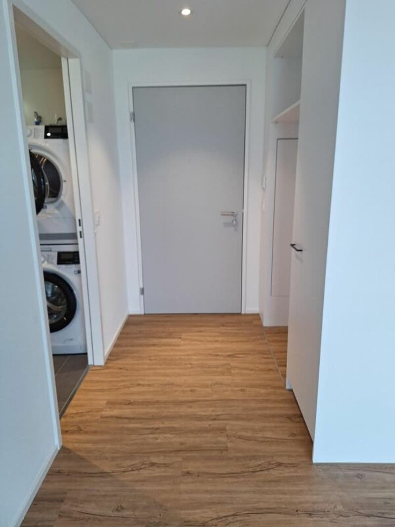 Attraktive 2.5-Zimmerwohnung mit komfortabler Loggia (2)