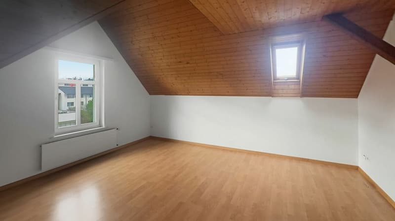Charmante 3-Zimmer-Dachwohnung an zentraler Lage in Schwarzenbach zu vermieten (4)