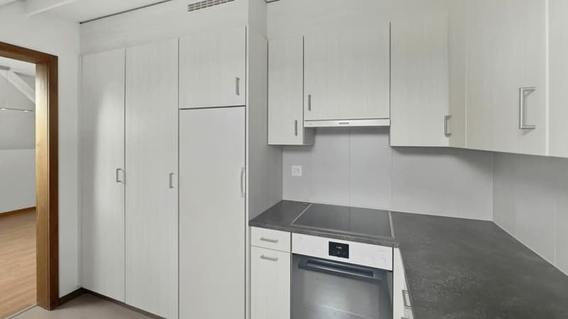 Charmante 3-Zimmer-Dachwohnung an zentraler Lage in Schwarzenbach zu vermieten (6)
