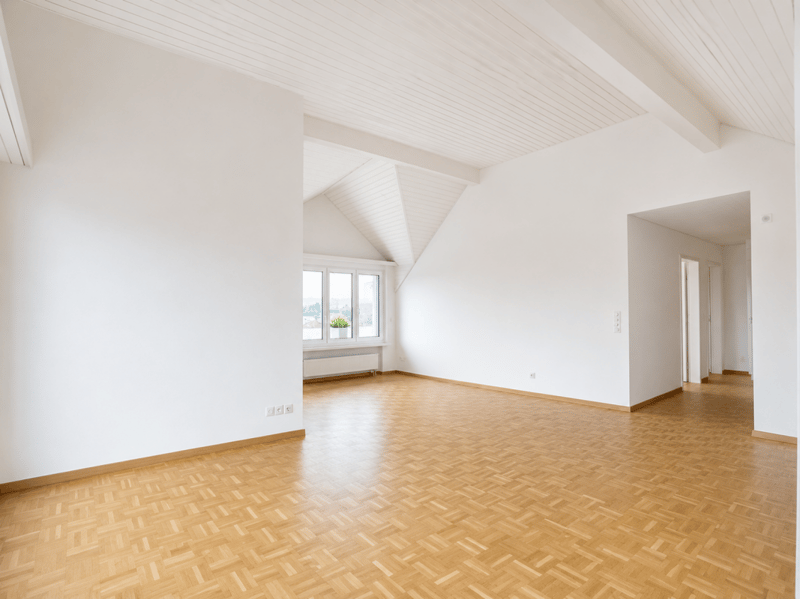 Teilsanierte 3.5-Zimmer-Dachwohnung mit 3 Balkonen (3)