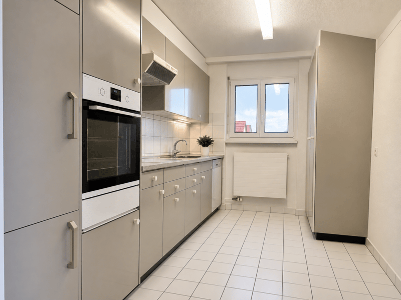 Teilsanierte 3.5-Zimmer-Dachwohnung mit 3 Balkonen (6)