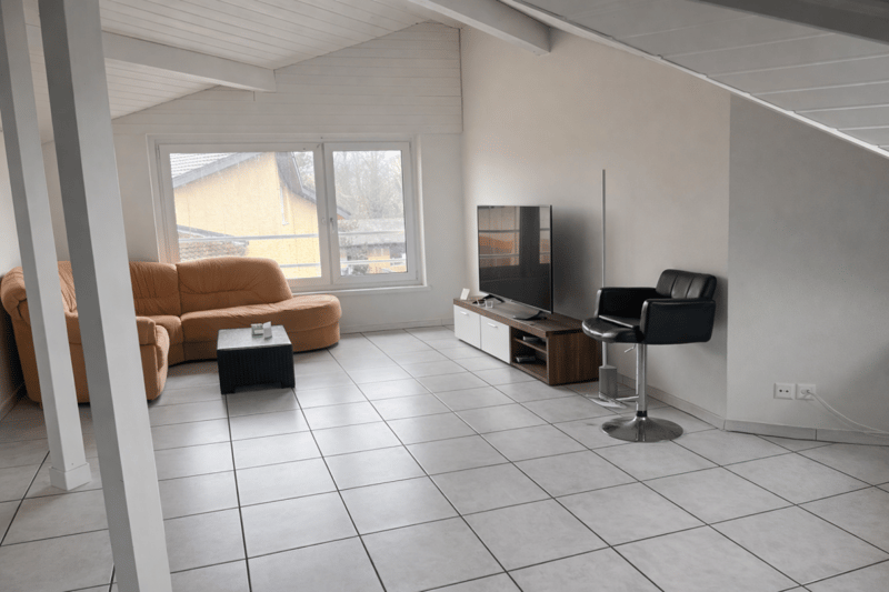 Appartamento mansardato di 7,5 locali luminoso con balcone in un quartiere familiare (1)