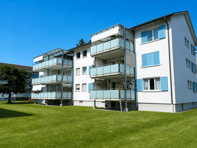 Ampio appartamento di 4.5 locali con grande balcone (1)