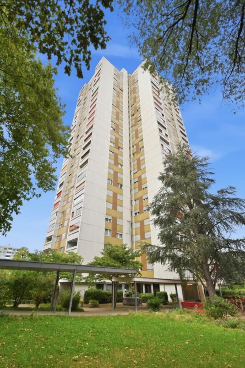 Zentral gelegene 3.5 Zimmer-Eigentumswohnung (10)