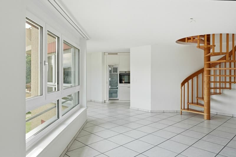 Helle 7.5-Zimmer-Maisonettewohnung mit Balkon in familienfreundlichem Quartier (1)