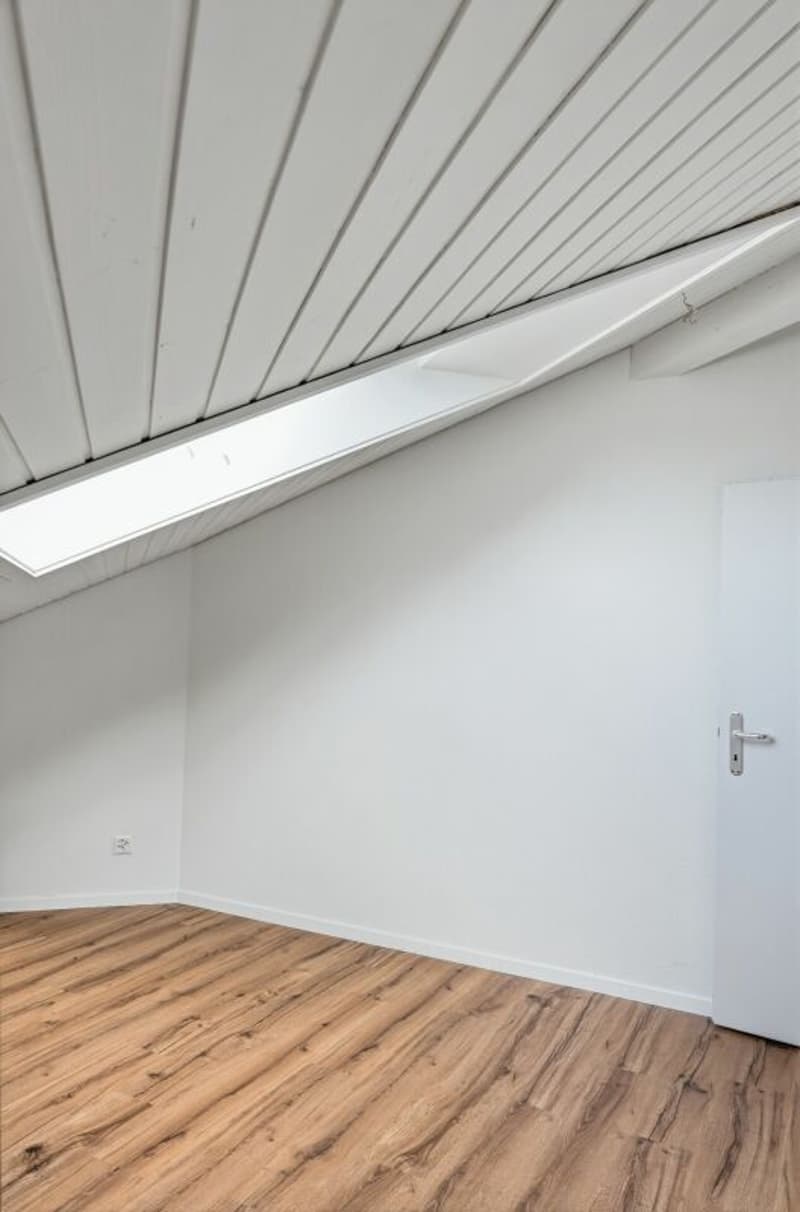 Helle 7.5-Zimmer-Maisonettewohnung mit Balkon in familienfreundlichem Quartier (13)