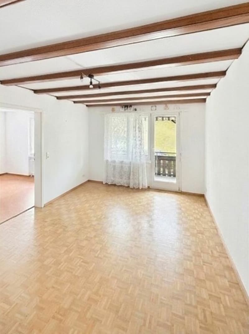 Geräumige 4.5 Zimmer-Wohnung an zentraler Lage (1)