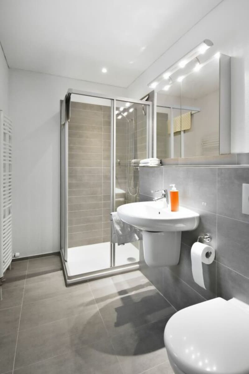 Badezimmer mit Dusche EG