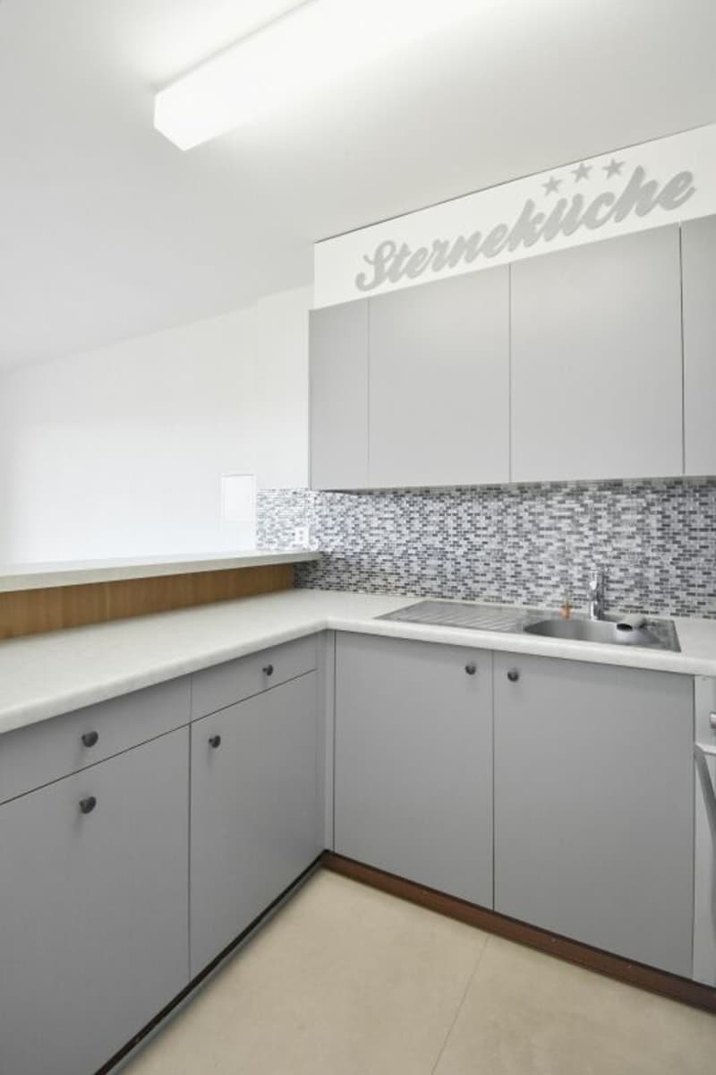 Attraktive teilsanierte 2.5-Zimmer-Wohnung mit Balkon (5)