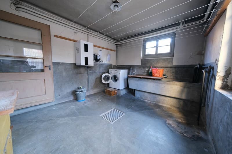 Central 5-room apartment on the 2nd floor (19)