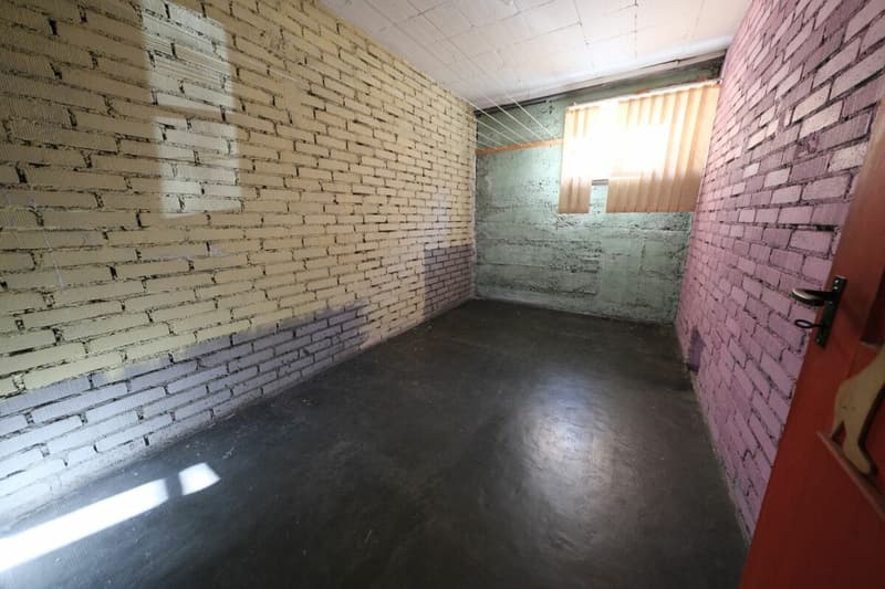 Central 5-room apartment on the 2nd floor (20)