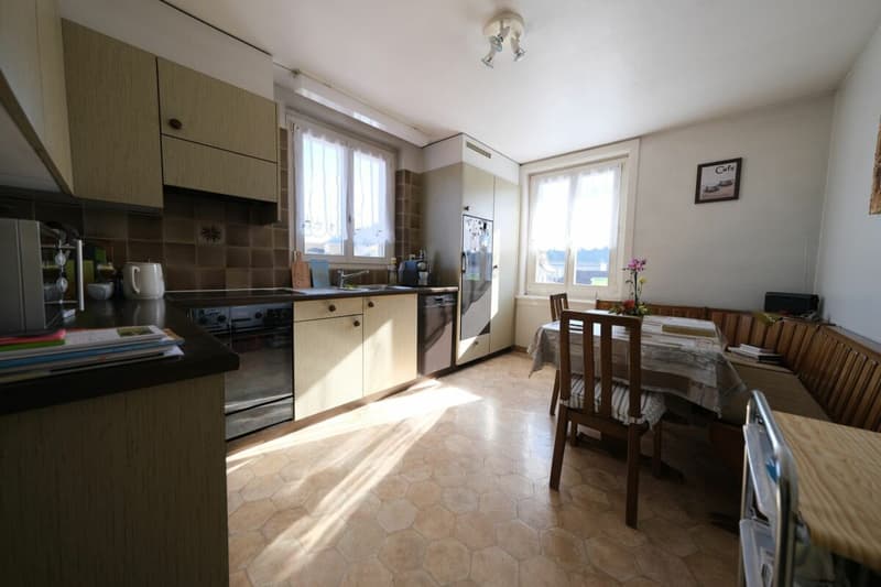 Central 5-room apartment on the 2nd floor (17)