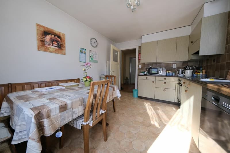 Central 5-room apartment on the 2nd floor (18)