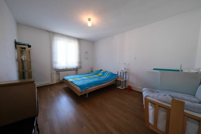 Central 5-room apartment on the 1st floor (10)