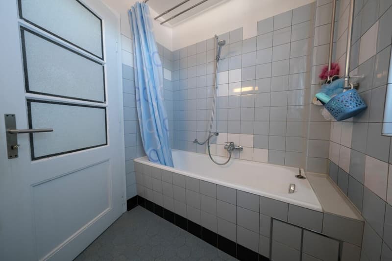 Central 5-room apartment on the 1st floor (12)