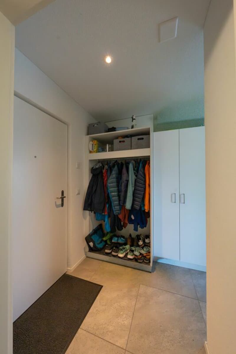Moderne 2.5-Zimmerwohnung 2. OG Mitte (9)